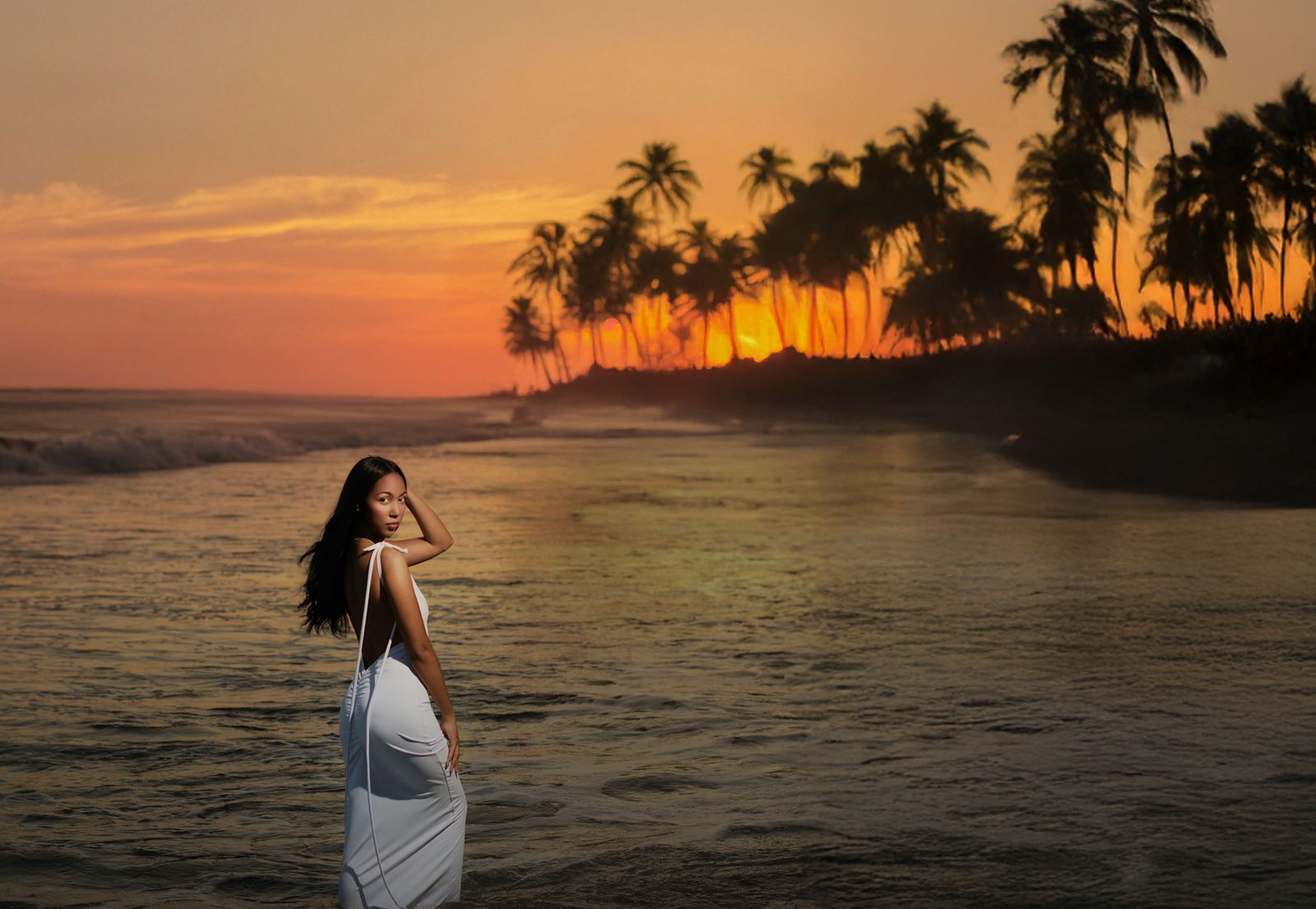 Mujer de vestido blanco en el mar al atardecer